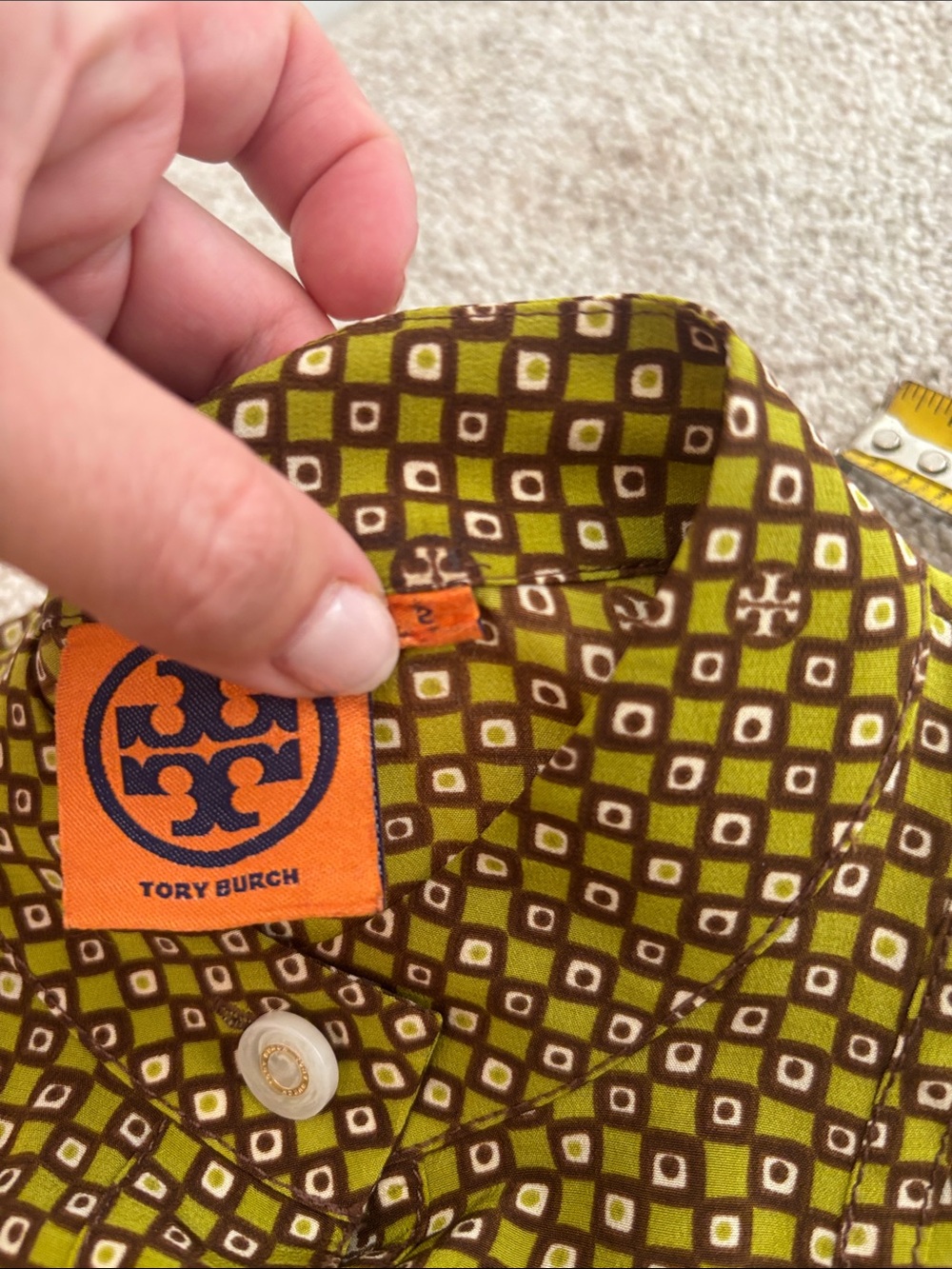 Beautiful Silk Tory Burch Olive and Brown logo silk Button-Front Blouse. Size 2. - Picture 7 of 9